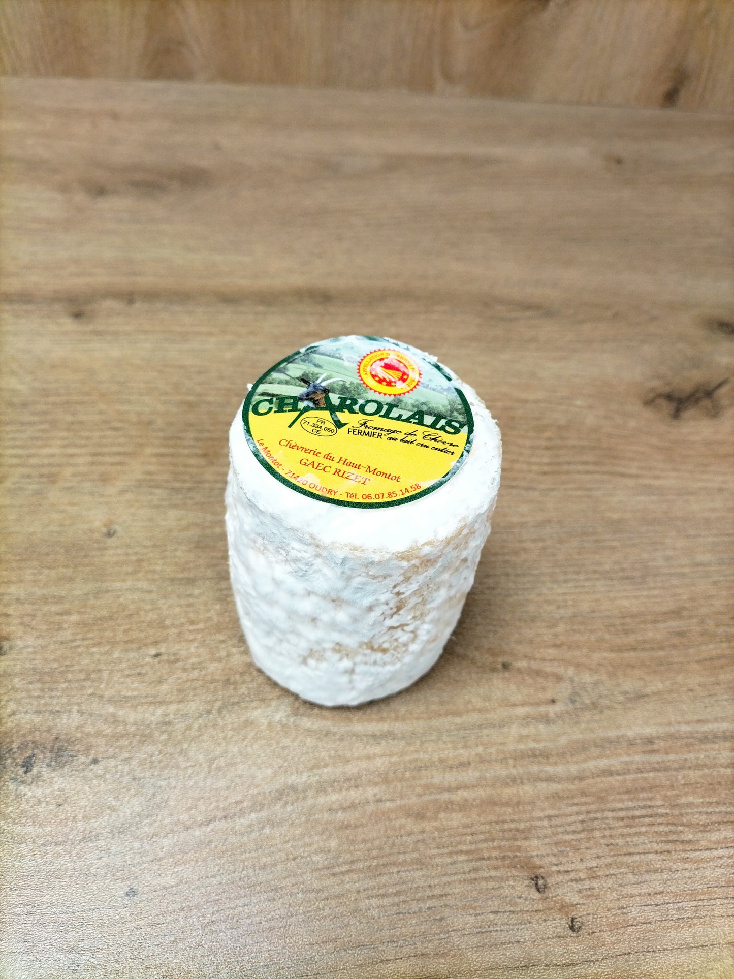 Fromage de chèvre en forme de bonde au lait cru.